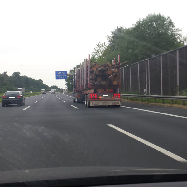 Langholztransporte-Genehmigung-Autobahn-Strasse