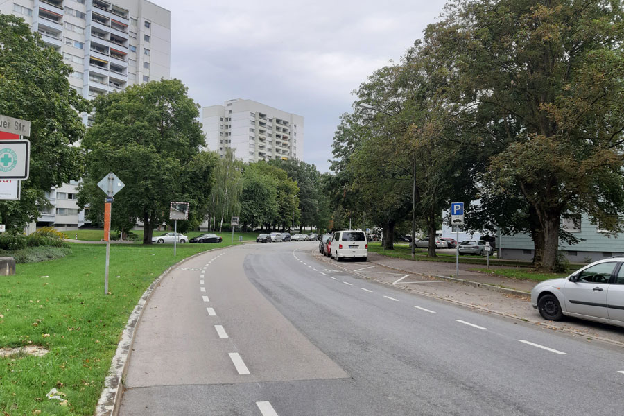 Beidseitige Schutzstreifen einseitiges Längsparken