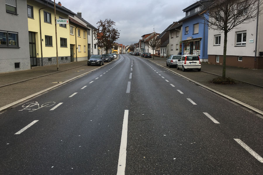 Beidseitige Schutzstreifen beidseitiges Längsparken