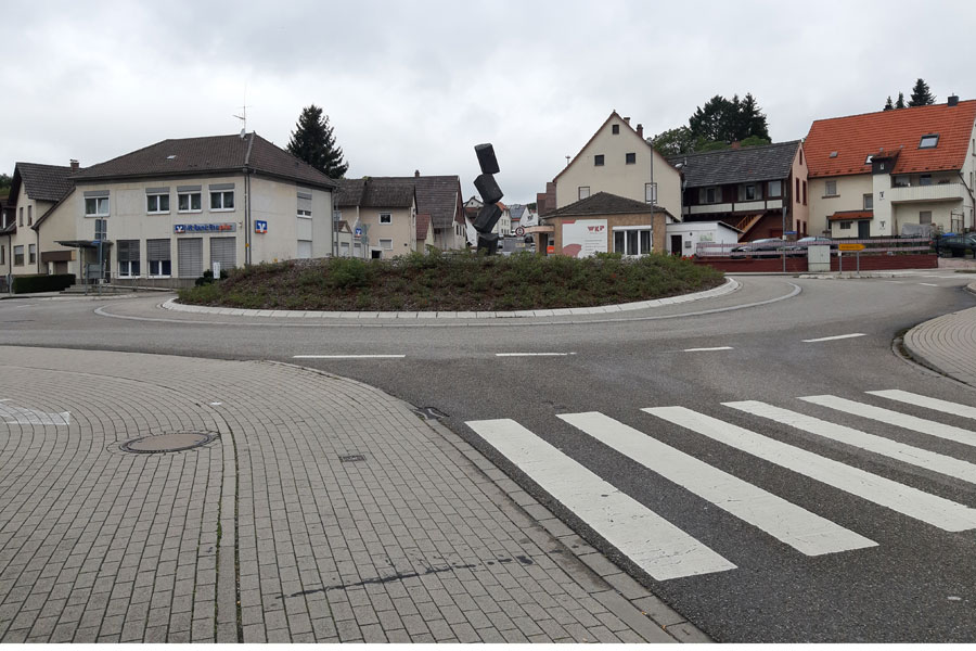 Kreisverkehr Ausfahrt mit Fußgängerüberweg ohne Querungshilfe