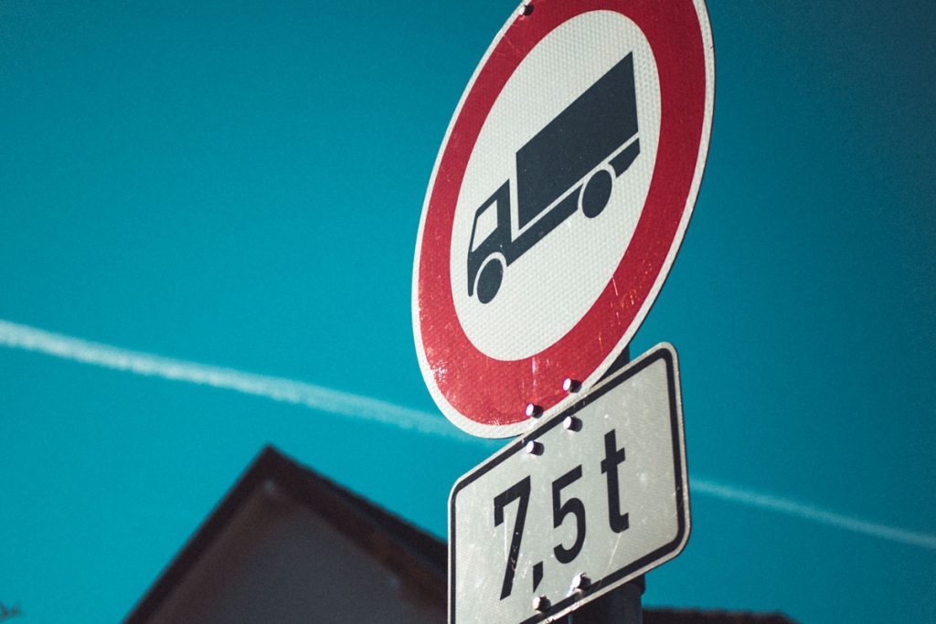 Zeichen 253 “LkwVerbot” mit Zusatzzeichen erklärt stvo2Go