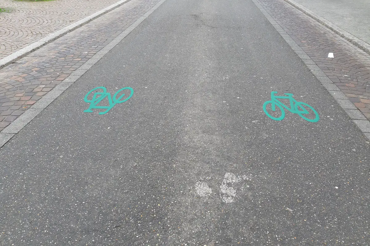 Grüne Fahrradpiktogramme