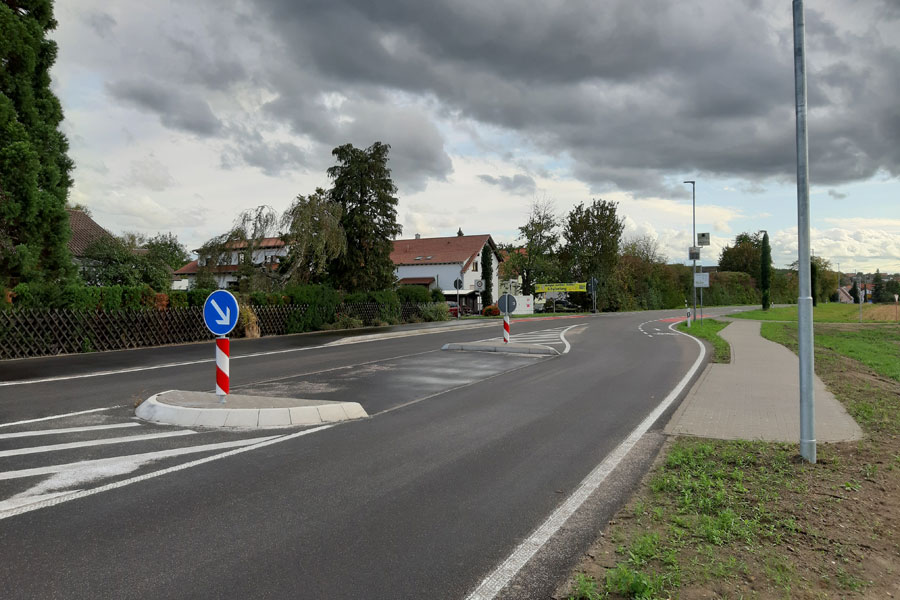 Beginn Schutzstreifen nach Querungshilfe