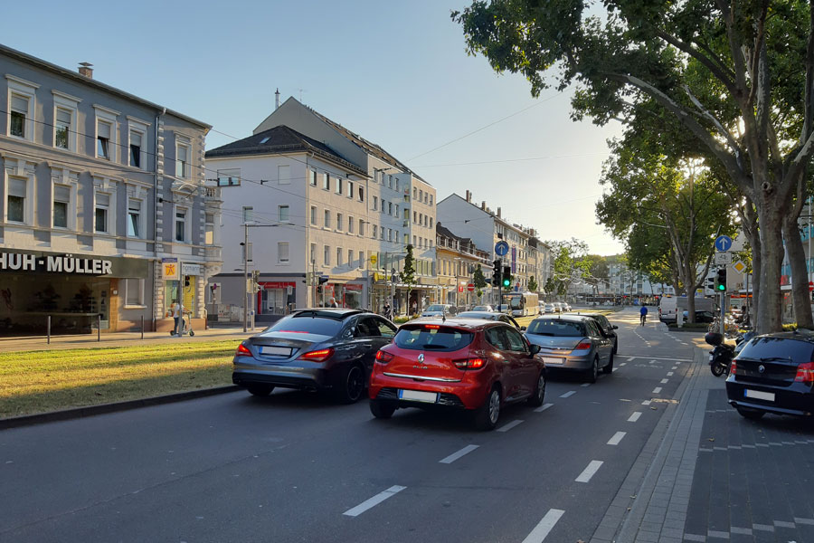 Überbreiter Fahrstreifen