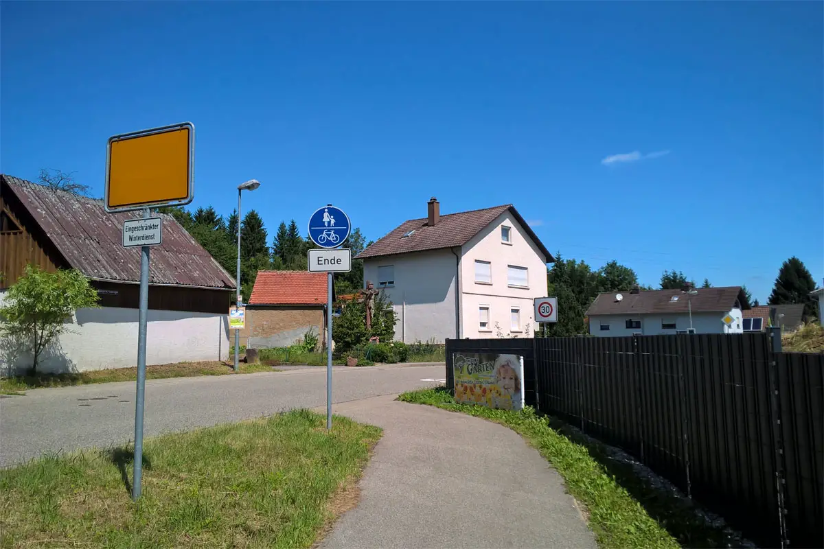 Zeichen 240 Gemeinsamer Fuß- und Radweg Ende Straße