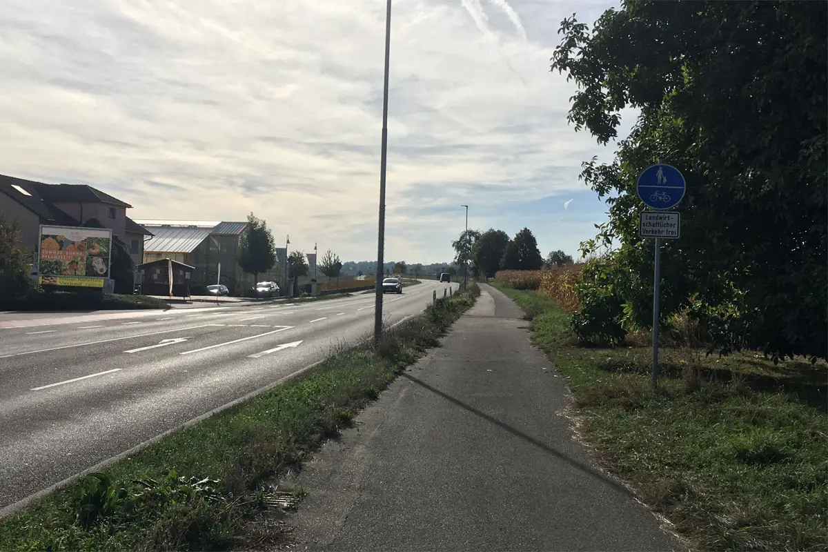 Zeichen 240 Gemeinsamer Fuß- und Radweg Landwirtschaftlicher Verkehr frei Straße