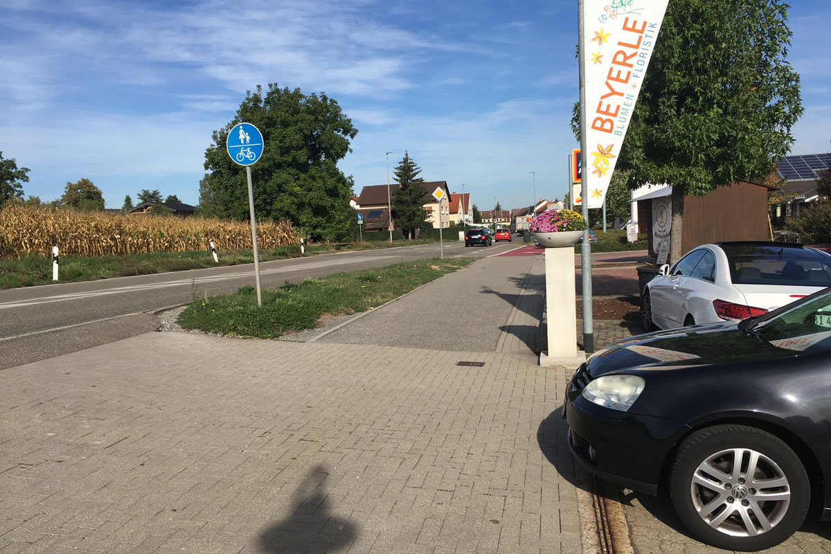 Regeln gemeinsamer Fuß- und Radwege Zeichen 240 Fahrtrichtung rechts